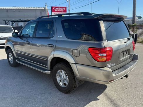 Used 2004 Toyota Sequoia SR5 image 2