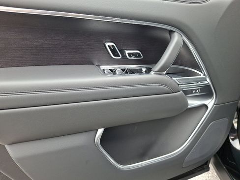 New 2025 Land Rover Range Rover SE image 9
