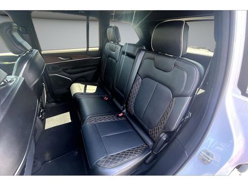 Certified 2025 Jeep Grand Cherokee Summit AWD/4WD image 24