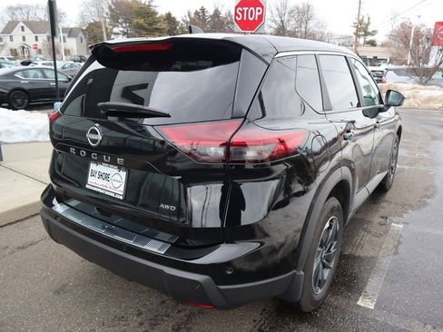 Certified 2025 Nissan Rogue SV AWD/4WD image 5