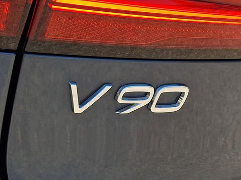 Certified 2025 Volvo V90 B6 Cross Country Ultra AWD/4WD image 29