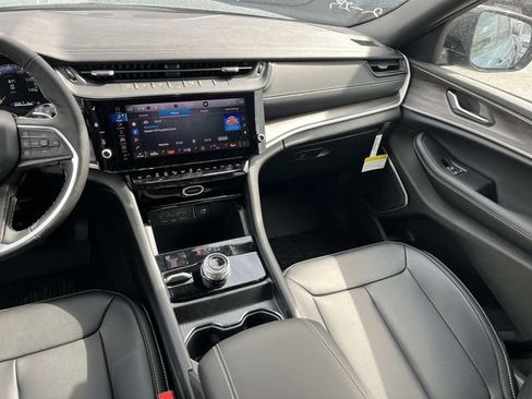 New 2026 Jeep Grand Cherokee Limited image 15