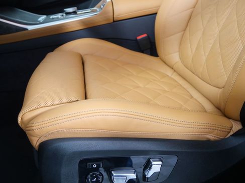 Used 2026 BMW X7 xDrive40i w/ M Sport Package image 10