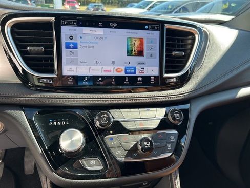 Used 2026 Chrysler Pacifica Pinnacle image 18