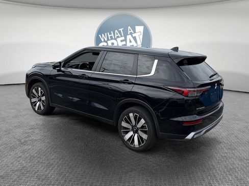 Used 2025 Mitsubishi Outlander SE FWD image 6
