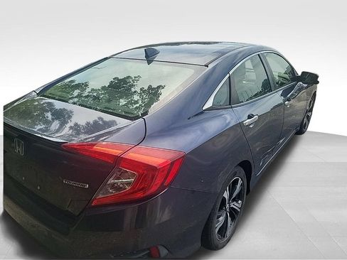 Used 2018 Honda Civic Touring image 3