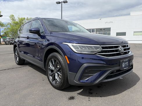 Used 2023 Volkswagen Tiguan SE w/ Panoramic Sunroof Package AWD/4WD image 3