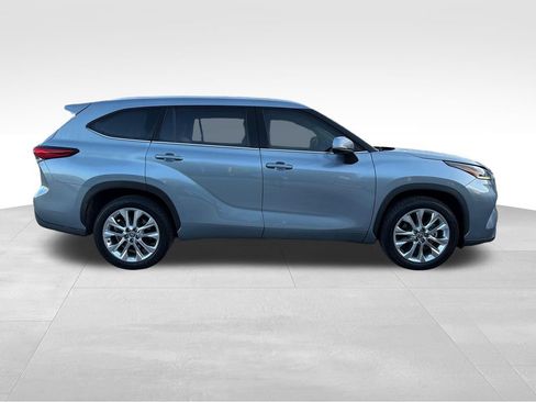 Used 2023 Toyota Highlander Limited FWD image 8