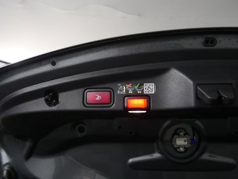 Used 2023 Mercedes-Benz E 450 Cabriolet image 18