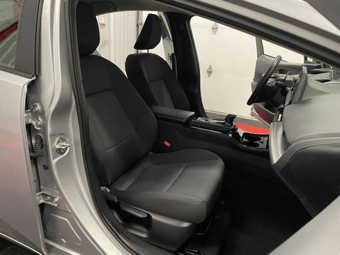 Used 2025 Toyota Prius LE FWD image 42