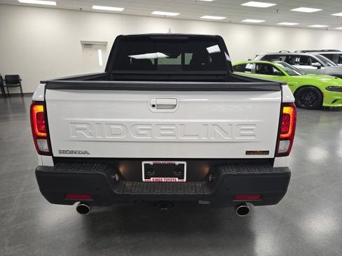 Used 2025 Honda Ridgeline TrailSport image 4