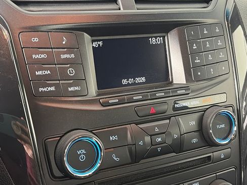 Used 2017 Ford Explorer XLT AWD/4WD image 19