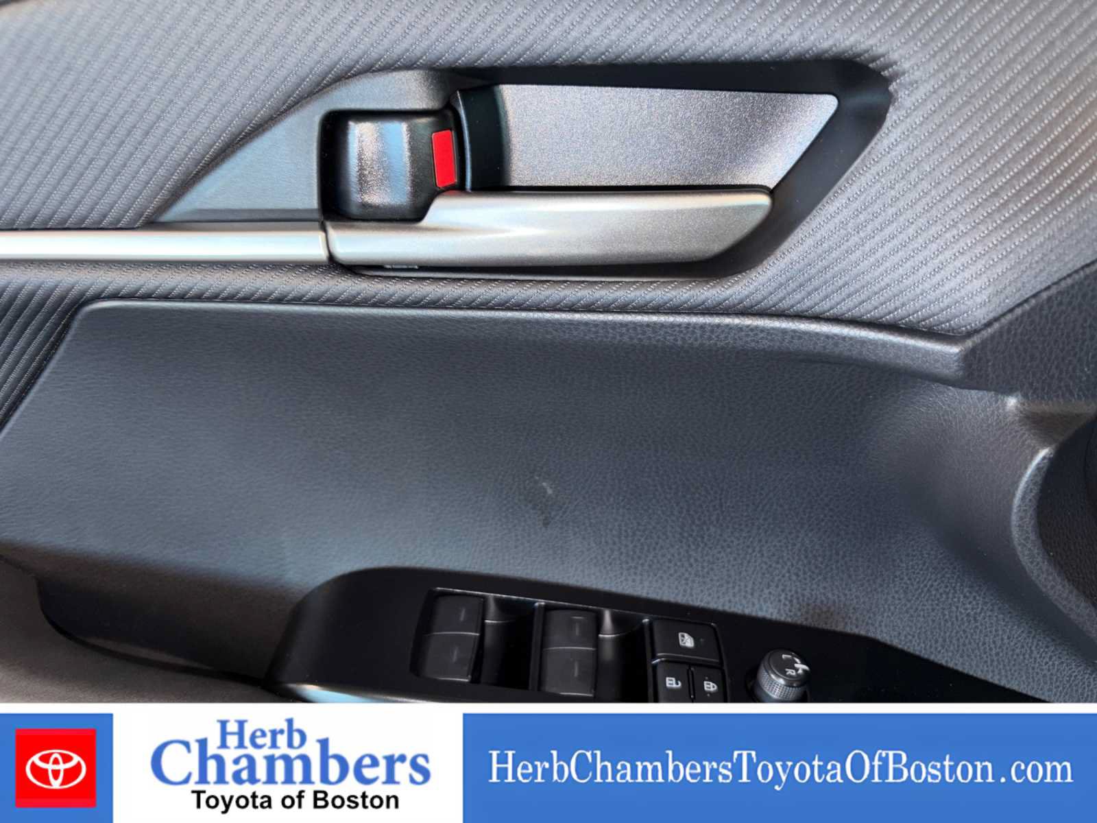 Used 2026 Toyota Camry SE FWD image 13