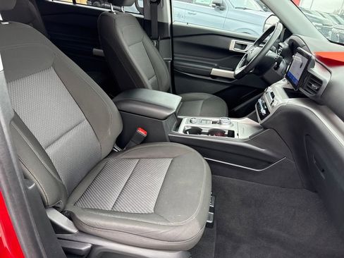 Certified 2023 Ford Explorer XLT image 9