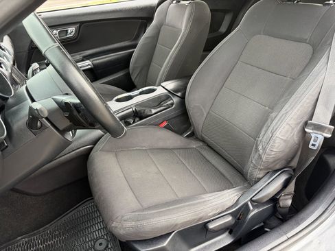 Used 2016 Ford Mustang Convertible image 22