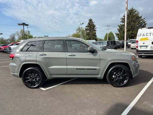 Used 2022 Jeep Grand Cherokee Laredo X AWD/4WD image 28