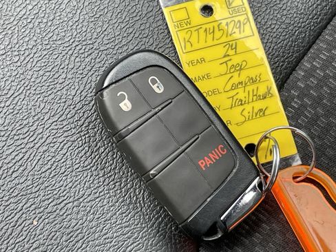 Used 2024 Jeep Compass Trailhawk AWD/4WD image 28
