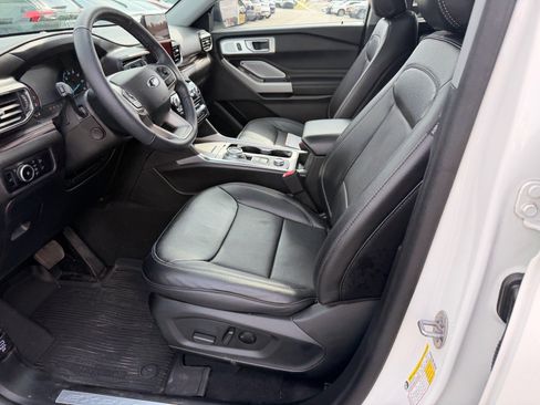 Used 2023 Ford Explorer Limited w/ Limited Technology Package image 11