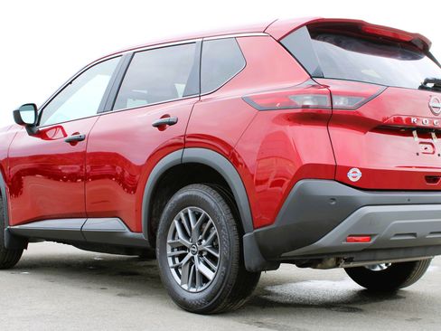 Used 2023 Nissan Rogue S image 7