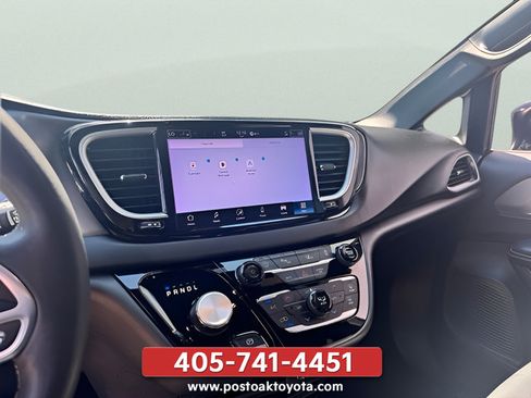 Used 2025 Chrysler Pacifica Select FWD image 19