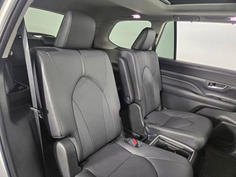 Used 2024 Toyota Grand Highlander Limited image 17