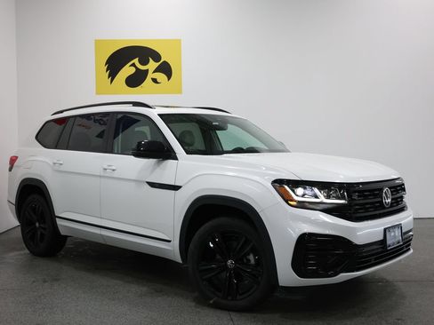 Used 2023 Volkswagen Atlas SEL R-Line AWD/4WD image 2