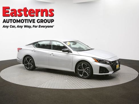 Used 2023 Nissan Altima 2.5 SR FWD image 44