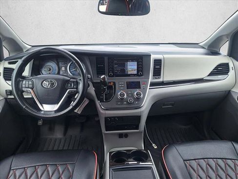 Used 2019 Toyota Sienna XLE Premium w/ Carpet Mat Package FWD image 16