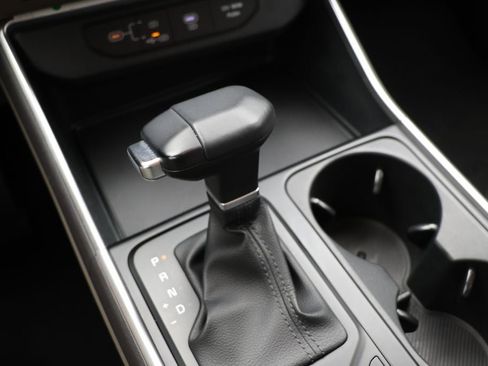 Used 2025 Kia Carnival image 23