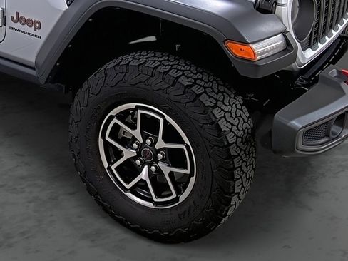 Used 2024 Jeep Wrangler Unlimited Rubicon AWD/4WD image 14