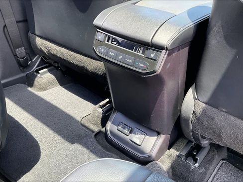 Used 2021 Toyota Highlander Platinum AWD/4WD image 10