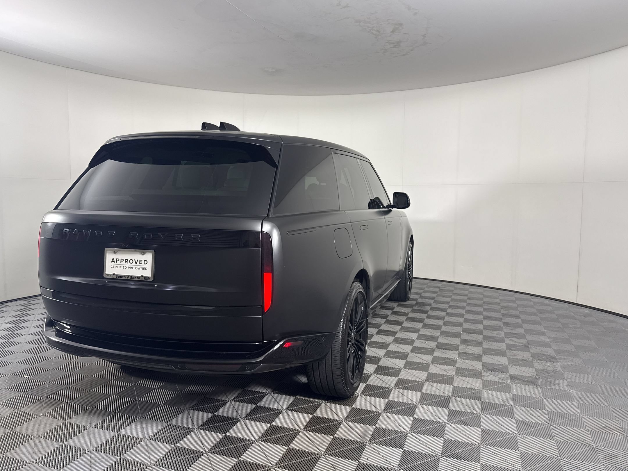 Used 2025 Land Rover Range Rover SE AWD/4WD image 9