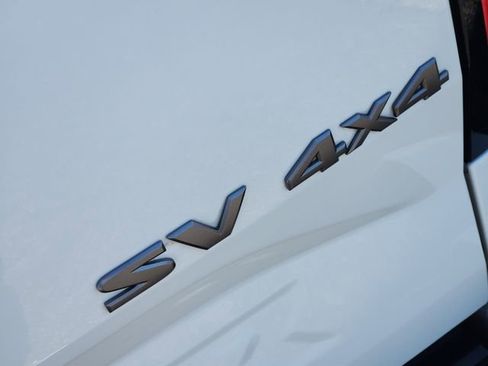 Used 2024 Nissan Frontier SV w/ SV Convenience Package image 8