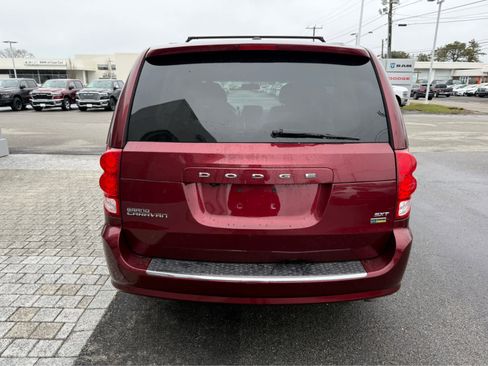 Used 2017 Dodge Grand Caravan SXT image 6
