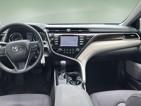 Used 2018 Toyota Camry LE FWD image 9