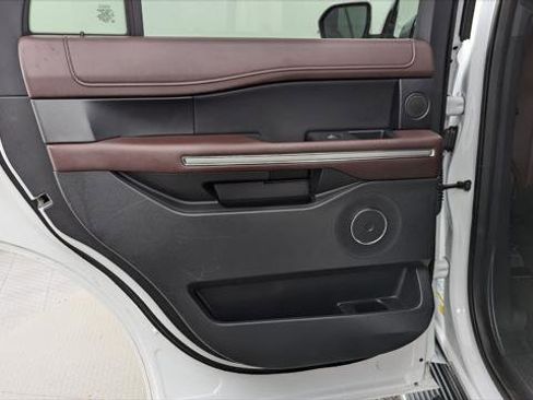 Used 2023 Ford Expedition Limited image 15