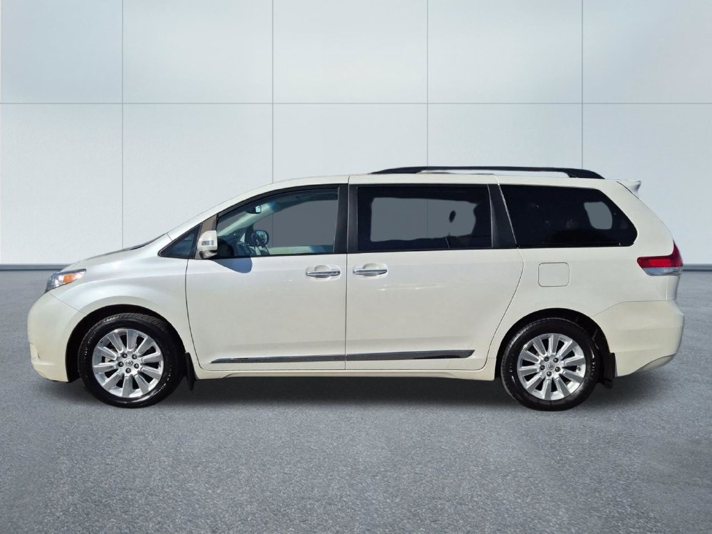 Used 2013 Toyota Sienna Limited w/ Premium Pkg AWD/4WD image 3
