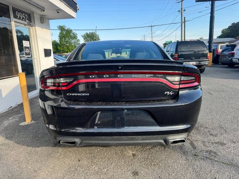Used 2016 Dodge Charger SE w/ Blacktop Package RWD image 5