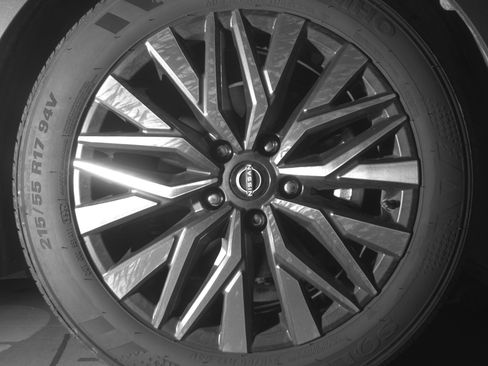 Used 2025 Nissan Altima 2.5 SV FWD image 13