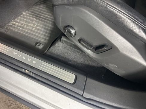 Used 2019 Volvo XC60 T6 Momentum w/ Multimedia Package image 22