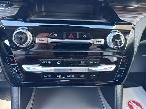 Used 2022 Ford Explorer Limited image 40