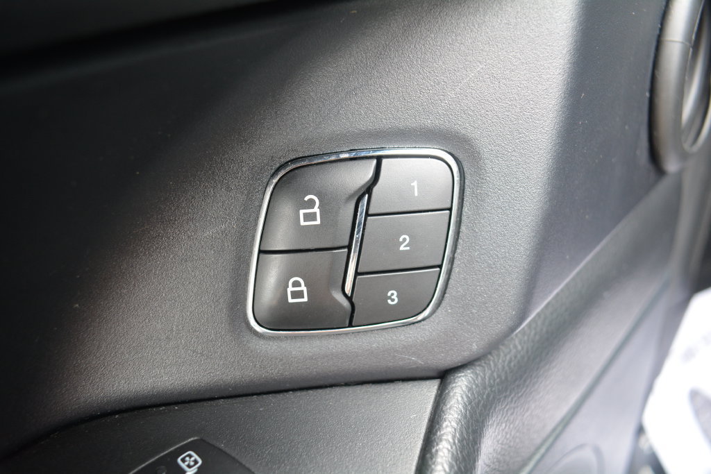 Used 2020 Ford Expedition Max XLT w/ Equipment Group 202A AWD/4WD image 8