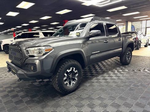 Used 2019 Toyota Tacoma TRD Off-Road w/ Technology Package image 8