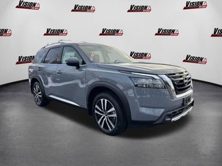 New 2025 Nissan Pathfinder Platinum w/ Lighting Package (N92) video 3