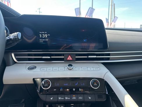 New 2025 Hyundai Elantra Limited image 13