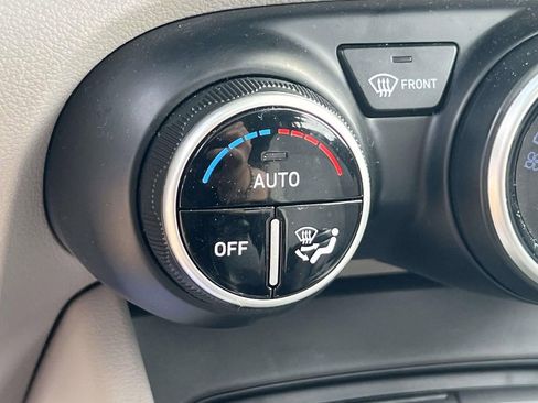 Used 2025 Hyundai Venue SEL image 34