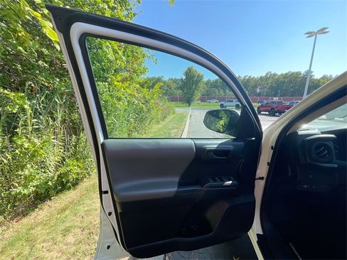 Used 2020 Toyota Tacoma SR image 19