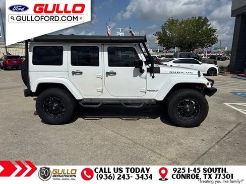 Used 2017 Jeep Wrangler Unlimited Rubicon w/ Connectivity Group AWD/4WD image 2
