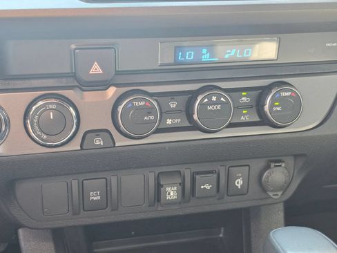 Used 2023 Toyota Tacoma TRD Off-Road AWD/4WD image 18