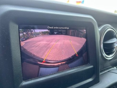 Used 2020 Jeep Wrangler Unlimited Sahara AWD/4WD image 14